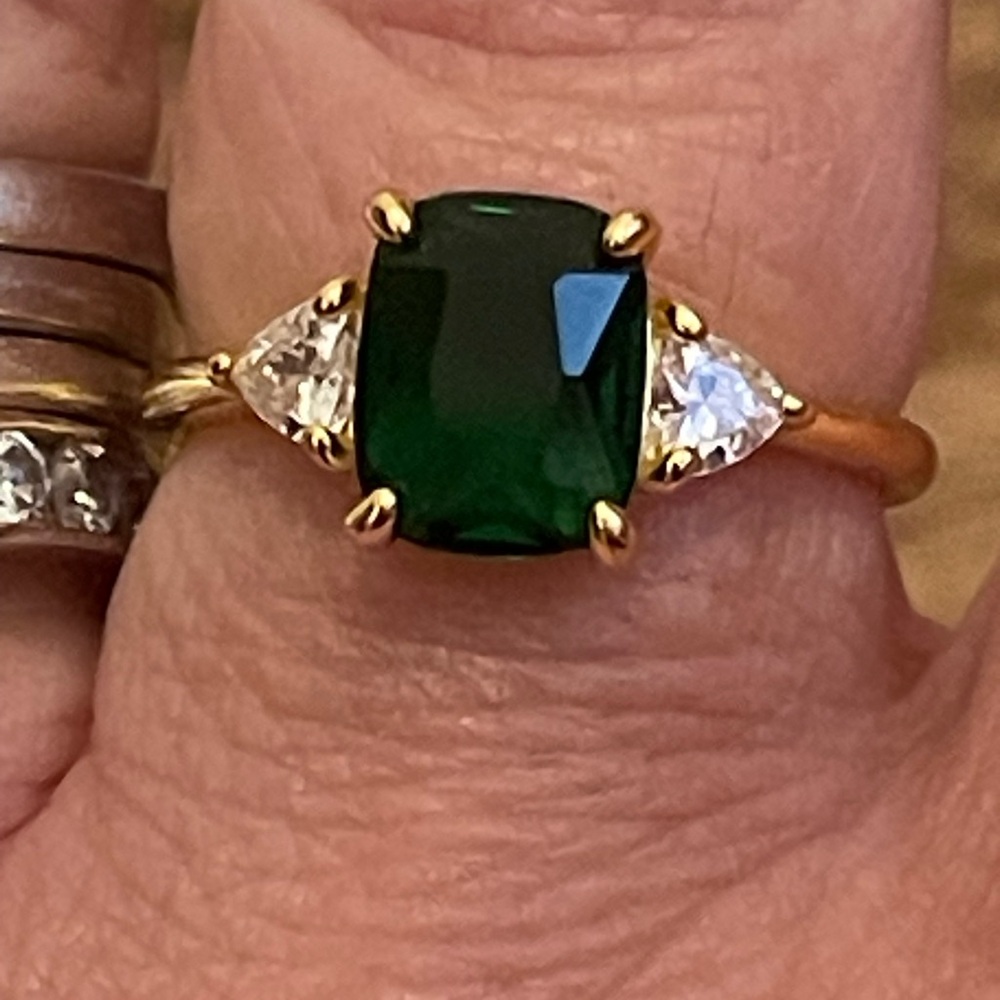 Emerald green ring